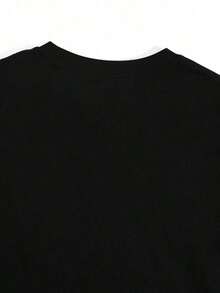 Talla Grande - Camiseta con Gráfico de Labios Azules Intensos |   Camiseta negra llamativa con diseño brillante que muestra una sustancia azul goteando y un billete de cien dólares, perfecta para uso casual y como declaración de moda única, primavera/verano, cuello redondo, manga regular. - Negro - Ver 3