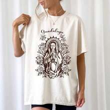 Women's T-Shirt, Our Lady Of Guadalupe Catholic T-Shirt, Traditional Catholic T-Shirt, Virgin Mary T-Shirt, Confirmation Gift. Essential 220g Cotton T-Shirt For Men And Women: Unmatched Comfort, Durable High-Quality Fabric, Soft And Breathable For All Seasons, Basic Tops For Women, Simple Outfits, Holiday Outfits, Birthday Costume. Comfortable And Lightweight - 白色的 - 查看 1