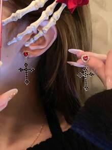1 Đôi bông tai thủy tinh đính đá lấp lánh cao cấp theo phong cách Gothic Châu Âu và Mỹ, thiết kế hình thánh giá và trái tim, thời trang tối giản dành cho phụ nữ, thích hợp làm quà tặng hàng ngày, đi nghỉ mát hoặc dịp lễ. - Bạc + Đen - Xem 8