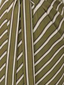 Falda midi envolvente con rayas diagonales, cierre lateral con lazo y bajo asimétrico.Silueta fluida con un drapeado favorecedor, perfecta para looks de primavera y verano, estilo casual chic y uso diario sin esfuerzo. - Verde militar - Ver 5