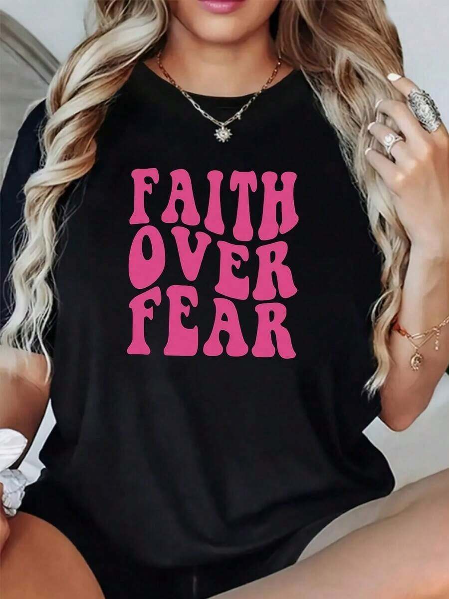 Camiseta de Mujer con Verso "Fe Sobre el Miedo" - Ropa de Fe con Cuello Redondo de Color en Contraste, Manga Corta, Estilo Casual, Lavable a Máquina, Corte Holgado para Iglesia, Reuniones de Oración y Vestimenta Casual - Negro - Ver 1