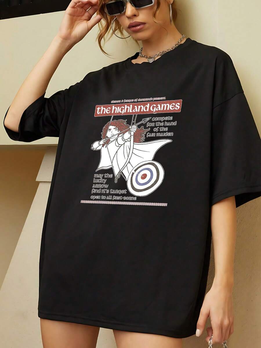 The Image Shows A Brave Woman With A Bow And Arrows Aiming At A Target, Symbolizing Determination, Courage, Freedom, And The Pursuit Of Personal Goals In Traditional Games, Inspiring Female Strength And Self-Improvement. A Stylish And Comfortable Women's T-Shirt For Everyday Wear. - 黑色 - 查看 1