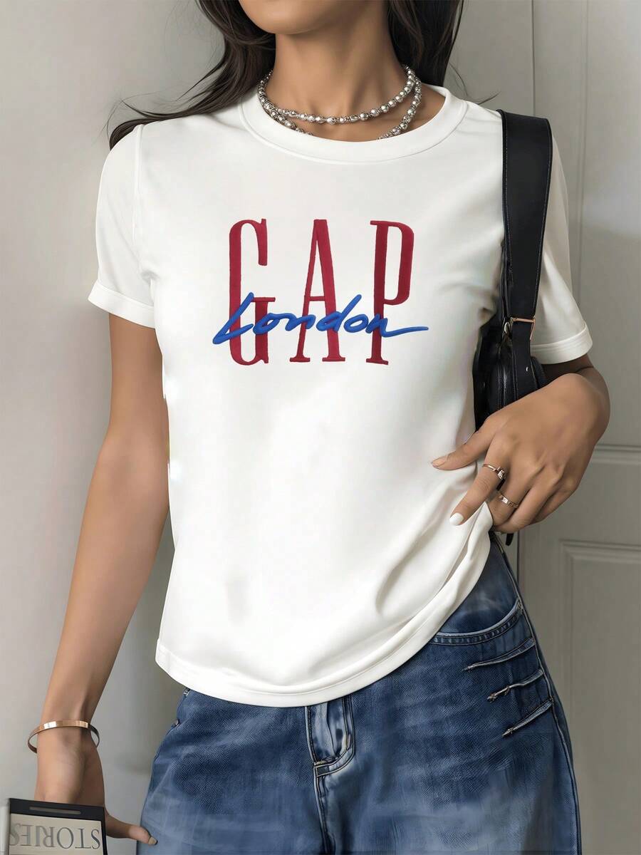 Large Red Lettering With A Central Word That Evokes Modern Urban Energy And Fluid Blue Strokes That Represent Freedom Of Movement And Elegance. Comfortable Casual Women's T-Shirt For Everyday Wear. - 白色 - 查看 1