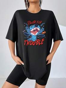 Gráfico de un personaje azul travieso que sonríe ampliamente lanzando pintura simbolizando energía alegría y espíritu libre ideal para expresar una personalidad divertida y audaz camiseta de mujer  cómoda y casual - Negro - Ver 6
