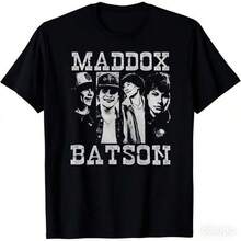 Maddox Batson T-shirt för män för Country Music Tour - Officiell merchandise för fans, T-shirt med tema Maddox och Football 2026 - Fanmerchandise, Konsert-T-shirt, Casual T-shirt med rund hals, Lämplig för turné och vardagsbruk. Elegant och avslappnad design, perfekt för både män och kvinnor. T-shirt med rund hals, sporttopp, tröja för utekvällar. Lämplig för utomhusaktiviteter, arbete, kontor, semester eller studentfirande, citat, minimalistisk grafisk design eller roliga mönster. - Svart - Visa 1