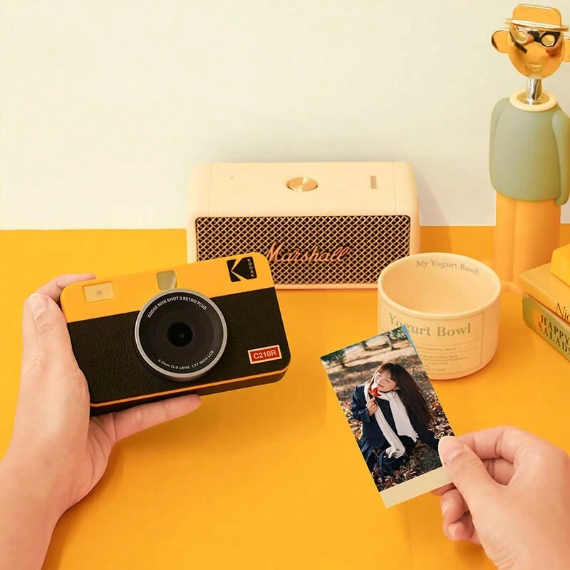 Kodak Cámara instantánea, fotografía e impresión en una sola, laminación automática de fotos, fotos nítidas y duraderas sin tinta, varios efectos de filtro, cámara instantánea retro, portátil para estudiantes y viajeros. - Ver 1