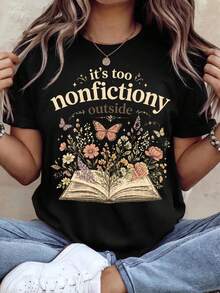 Camiseta con el eslogan "Booktrovert it's too nonfictiony outside", camiseta para amantes de los libros, camiseta con humor lector, regalo para introvertidos, camiseta con estampado floral de libros. Camiseta unisex de algodón puro de 220 g, peso ideal para todas las estaciones, apta para hombres y mujeres. Tejido duradero de alta calidad, suave al tacto y de larga duración. Top transpirable. Adecuado para la primavera y el verano, vacaciones, Día de la Madre, Día de la Independencia. - Negro - Ver 1