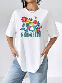 Ilustración colorida de una chica explorando un jardín mágico con flores sonrientes y frases inspiradoras que transmiten curiosidad y fantasía camiseta de mujer cómoda y suave  ideal para uso diario - Blanco - Ver 1