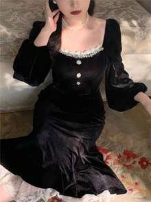 Vestido de terciopelo negro estilo corte real para mujer, con cuello cuadrado decorado de perlas, mangas abullonadas y falda de corte sirena, elegante para banquetes y eventos de gala. - Negro - Ver 12