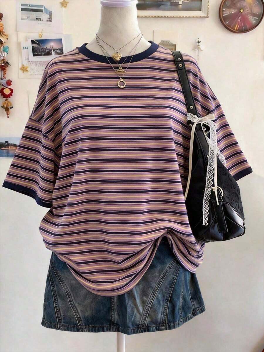 Camiseta casual de mujer de cuello redondo, hombros caídos y largo medio con estampado digital a rayas burdeos, un regalo para amigos - Multicolor 2 - Ver 1