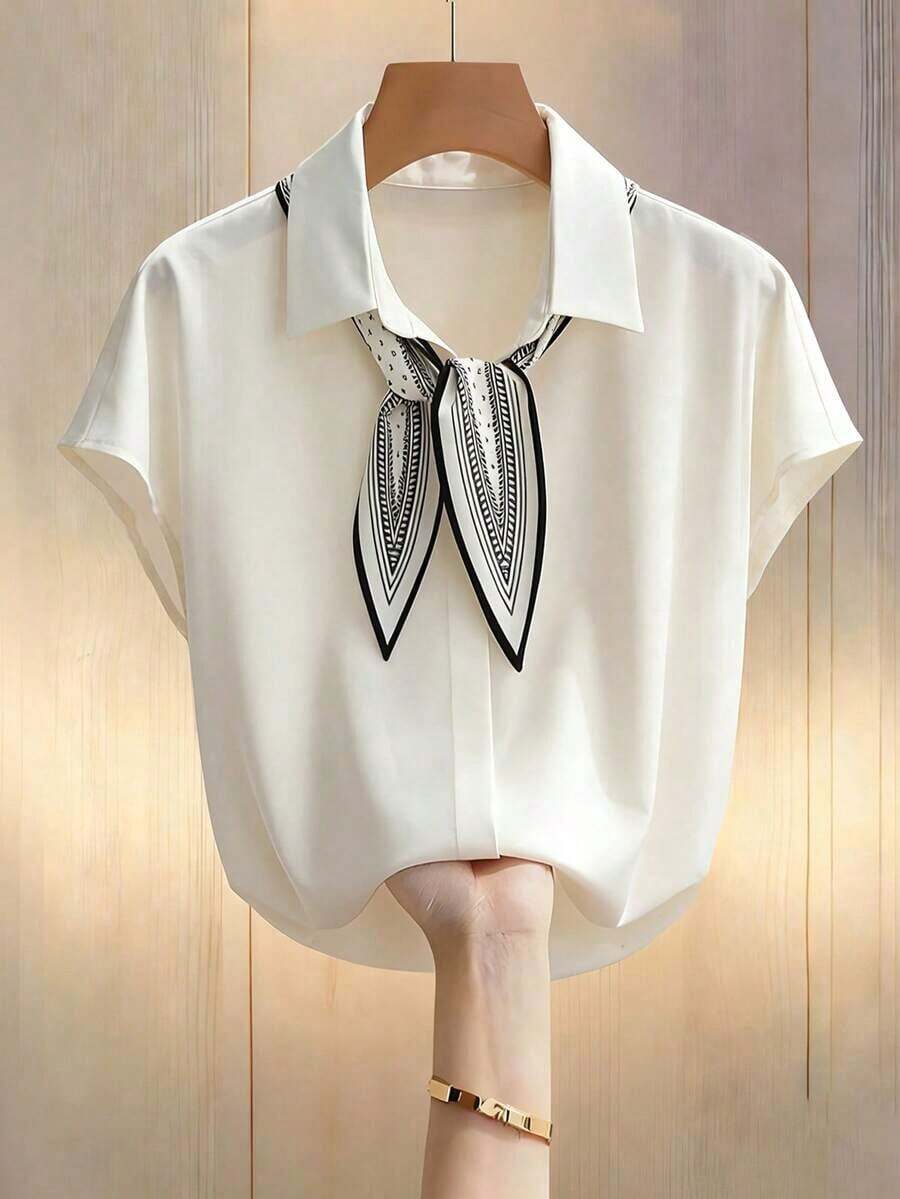 Blusa versátil y casual con mangas de murciélago, cuello en V y estampado de pañuelo, color beige, adecuada para primavera y verano - Caqui - Ver 1
