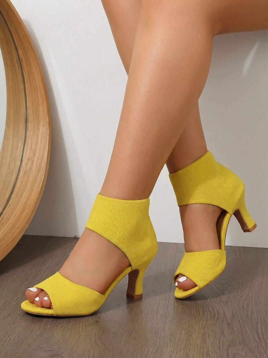 [2026 Hot Selling] Must-Have High Heels For Spring And Summer! Women's Solid Color T-Strap High-Heeled Sandals, Stylish Open-Toe Dress Shoes. ✅ Comfortable To Wear: Sturdy Heel Design, Non-Slip Sole. Suitable For Wedding Parties. ✅ Stylish Design. ✅ Available In 4 Classic Colors: Red / Pink / Black / Yellow, Easily Match Dresses And Jeans. - Nâng cấp chất lượng màu vàng - Xem 1