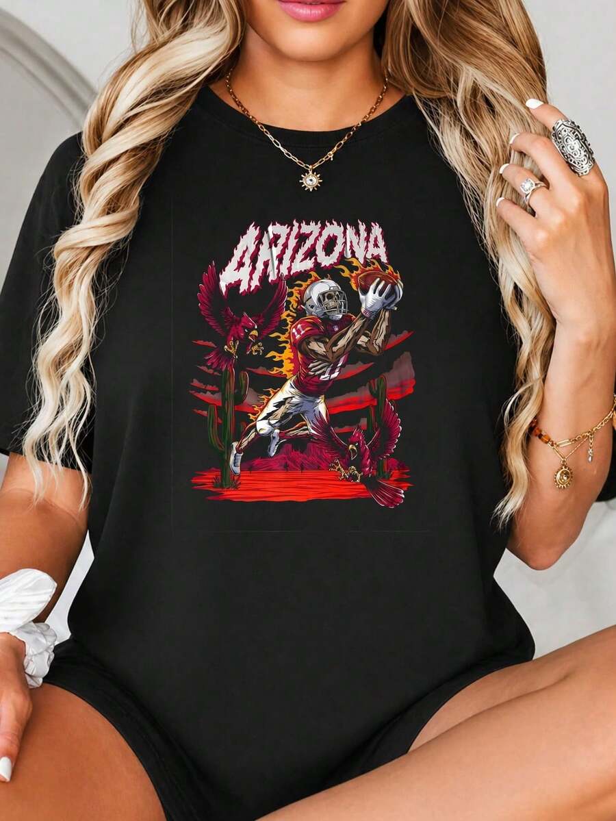 Impresión gráfica del jugador de fútbol de Arizona atrapando la pelota, Escena del desierto de águila y cactus, Estilo de arte vintage rojo y blanco, Decoración para aficionados a los deportes.jpgRegalos personalizados: Camisetas para mujer con estilos modernos, hippies, casuales y minimalistas. Ropa masculina personalizada única, armarios cápsula, ropa básica/urbana para hombre. Regalos ideales para novios, familiares y amigos, adecuados para cumpleaños, vacaciones, colegio/competiciones, deportes/escalada, etc., también adecuados para la moda de otoño y actividades urbanas. Verano negro.