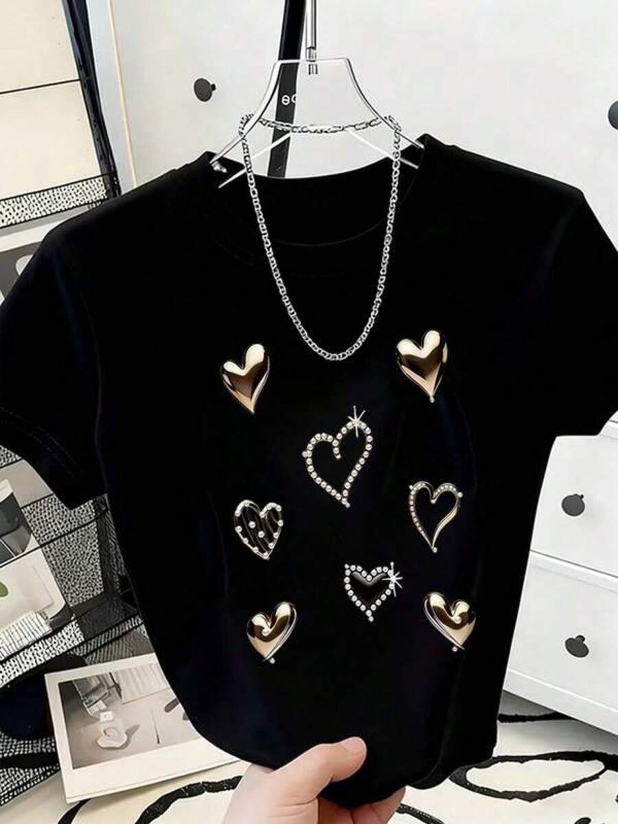 Camiseta Retro con Estampado Gráfico: Esta camiseta holgada y transpirable presenta un diseño sencillo con corazones metálicos y detalles de pedrería. Es una camiseta informal adecuada tanto para ocasiones festivas como para el uso diario. ,Camisetas populares de  para uso diario,Ropa de verano, ropa para niños y niñas,camisetas de apoyo para el Mundial,Camisetas del Mundial 2026,Camisetas estampadas,Camisetas estampadas, - Negro - Ver 1