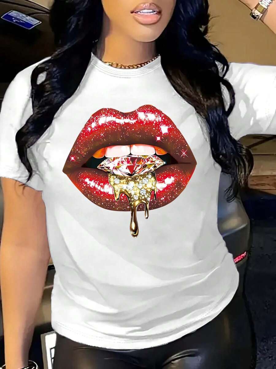 Camiseta estampada de moda casual para mujer, capa base moderna, adecuada para salidas diarias, diseño único, apta para todas las estaciones, ropa casual, camiseta de manga corta disponible en varios colores. Camiseta de mujer con estampado de labios en turquesa y dorado con diseño de aro de labios brillante - Top casual de manga corta con cuello redondo, adecuado para primavera, verano, otoño, fiestas y uso diario - Prenda de moda lavable a máquina (patrón de labios, tela elástica cómoda, estampado de labios llamativo, corte holgado, impresión digital, no transparente, adecuada para diversas ocasiones) - Perfecta para combinar con estilos únicos y para usar en capas. - Blanco - Ver 1