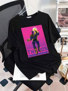 Figura poderosa de guerrero cósmico con guante brillante que simboliza fuerza infinita y equilibrio universal camiseta de mujer  cómoda y casual ideal para uso diario y amantes del arte geek - Negro - Ver 3