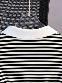 Camiseta de mujer casual de manga corta con cuello polo, estampado de caballero a rayas y contraste de color - Blanco y Negro - Ver 4