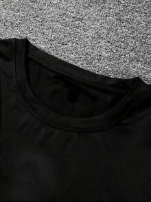1 Pieza Ajuste Regular Casual Playera de Manga Corta para Mujer Estilo Retro Americano Colegial Deportivo Moda Urbana Estampado Gráfico Tipográfico Llamativo Texto de Ciudad "BOSTON" Letras Grandes en Arco Fuente Universitaria Acompañado de "EST 1997" en Bloque Rectangular Diseño Minimalista Vintage Cuello Redondo Clásico. Envío directo desde nuestro almacén local, modelo para parejas, ideal para llevar en pareja. - Negro - Ver 6