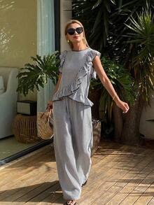 Conjunto casual de 2 piezas para vacaciones de verano para mujeres, con blusa de cuello redondo con volantes y rayas y pantalones rectos y sueltos - Blanco y Negro - Ver 4