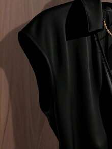 Camisa de mujer con estampado de flores silvestres, cuello, sin mangas, con lazo en la cintura - Negro - Ver 4