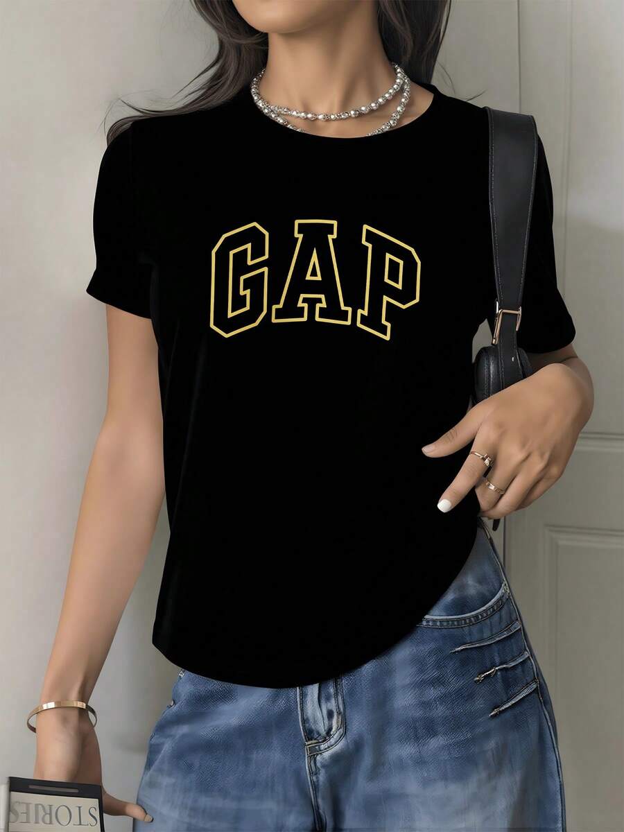 Large Yellow Lettering Conveys Strength, Confidence, And Energy Against A Dark Background, Creating A Modern And Elegant Contrast Ideal For Reflecting An Urban And Confident Attitude. A Comfortable, Casual Women's T-Shirt For Everyday Wear. - 黑色 - 查看 1