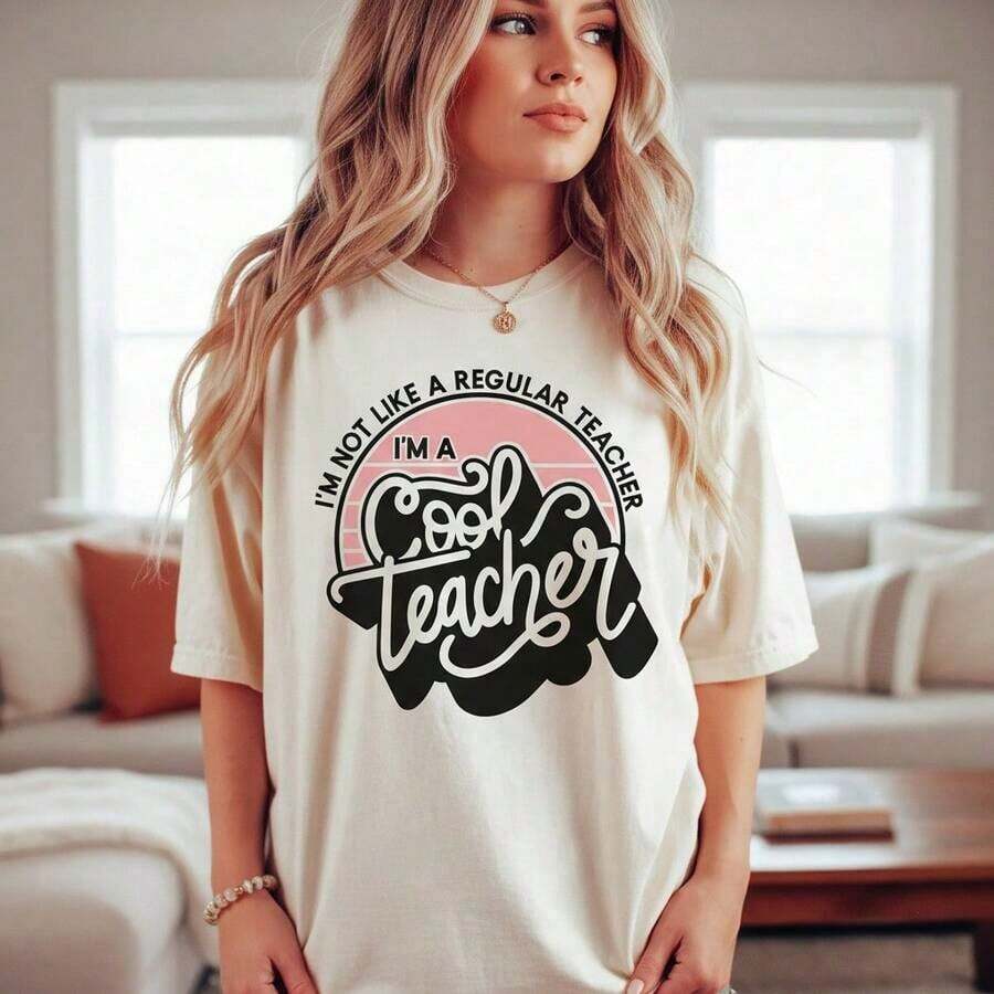 Camiseta de Algodón con Estampado Gráfico de Maestra para Mujer, Corte Regular, Manga Corta, Cuello Redondo, Camiseta Casual con Frases Divertidas para Personal Escolar, Tallas S-5XL, Tejido de Algodón Suave y Transpirable, Ropa para Maestras, Opciones de Color Rosa, Ideal para Uso Diario y Regalos para Maestras, 100% Algodón. - Blanco - Ver 1