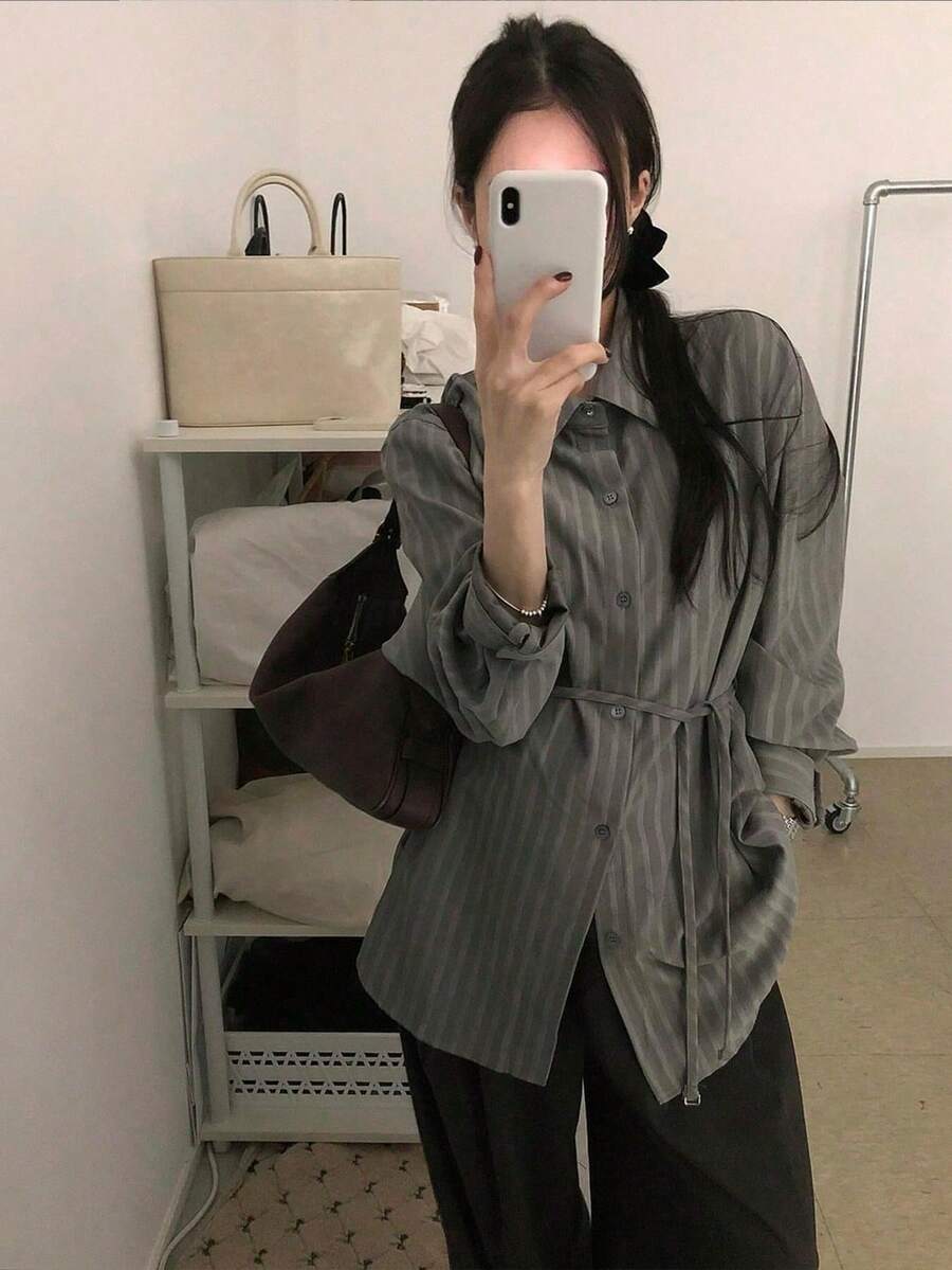 韩式早春法式复古单排扣系腰长袖条纹衬衫,女士叠穿上衣 - 灰色 - 查看 1