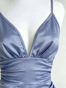 Vestido elegante de mujer de satén liso, de lujo, con tirantes finos, fruncido y escote bajo en la cintura - Azul - Ver 4