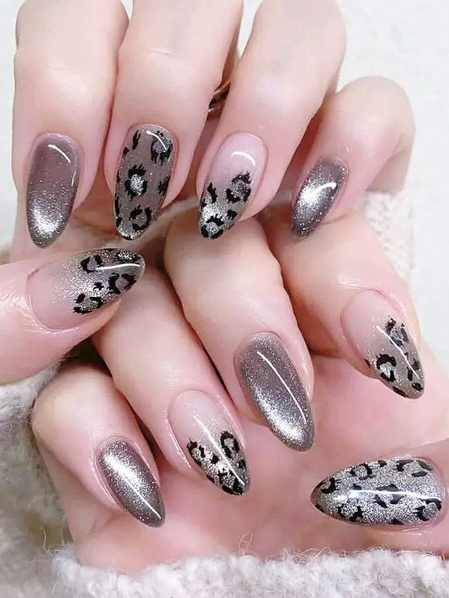 24片杏仁形裸色渐变底甲片,搭配银色珠光猫眼甲片和灰色豹纹甲片,杏仁形美甲套装,修饰手型 - 彩色 - 查看 1