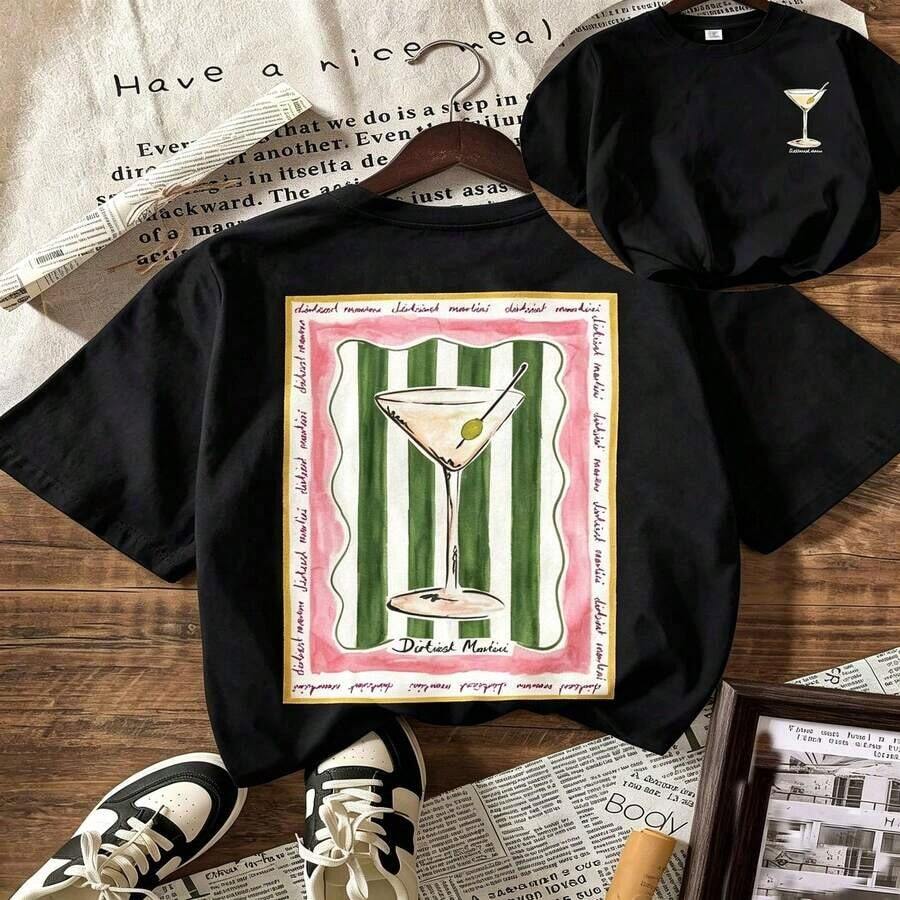 Women's Short-Sleeved T-Shirt With A Round Neck And "Dirty Martini Lover" Graphic Print, Perfect For Summer Vacations And The Beach. This Vintage Y2K Graphic Tee Features A Relaxed, Casual Fit, Ideal For Streetwear. Made From Soft, Breathable Cotton, It's Perfect For Summer Beachwear, Offering Both Breathability And Comfort. - 黑色 - 查看 1