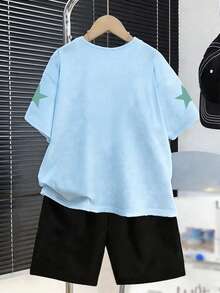 一套适合青少年男孩的短袖T恤和运动裤套装，印有卡通图案，是夏季上学和户外活动的完美礼物，春夏款。 - 彩色 - 查看 2