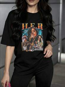 Playera Oversize Mujer "H.E.R. Gabriella" - Negra con Estampado Retro de Cantante - Negro - Ver 2