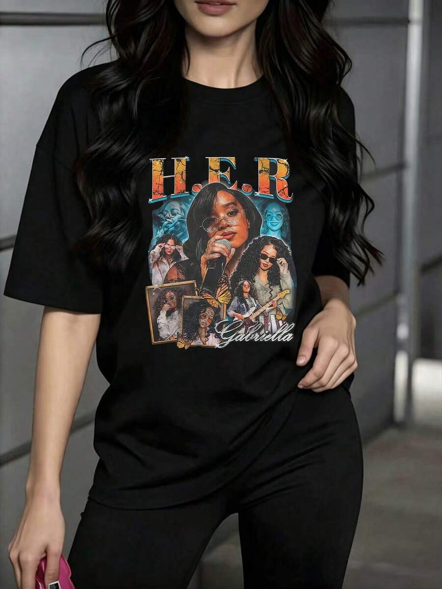 Playera Oversize Mujer "H.E.R. Gabriella" - Negra con Estampado Retro de Cantante