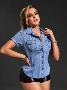 Camisa de manga corta con bolsillo con solapa, bajo curvo y manga enrollada para el verano, parte superior de manga corta - Azul lavado medio 3 - Ver 4