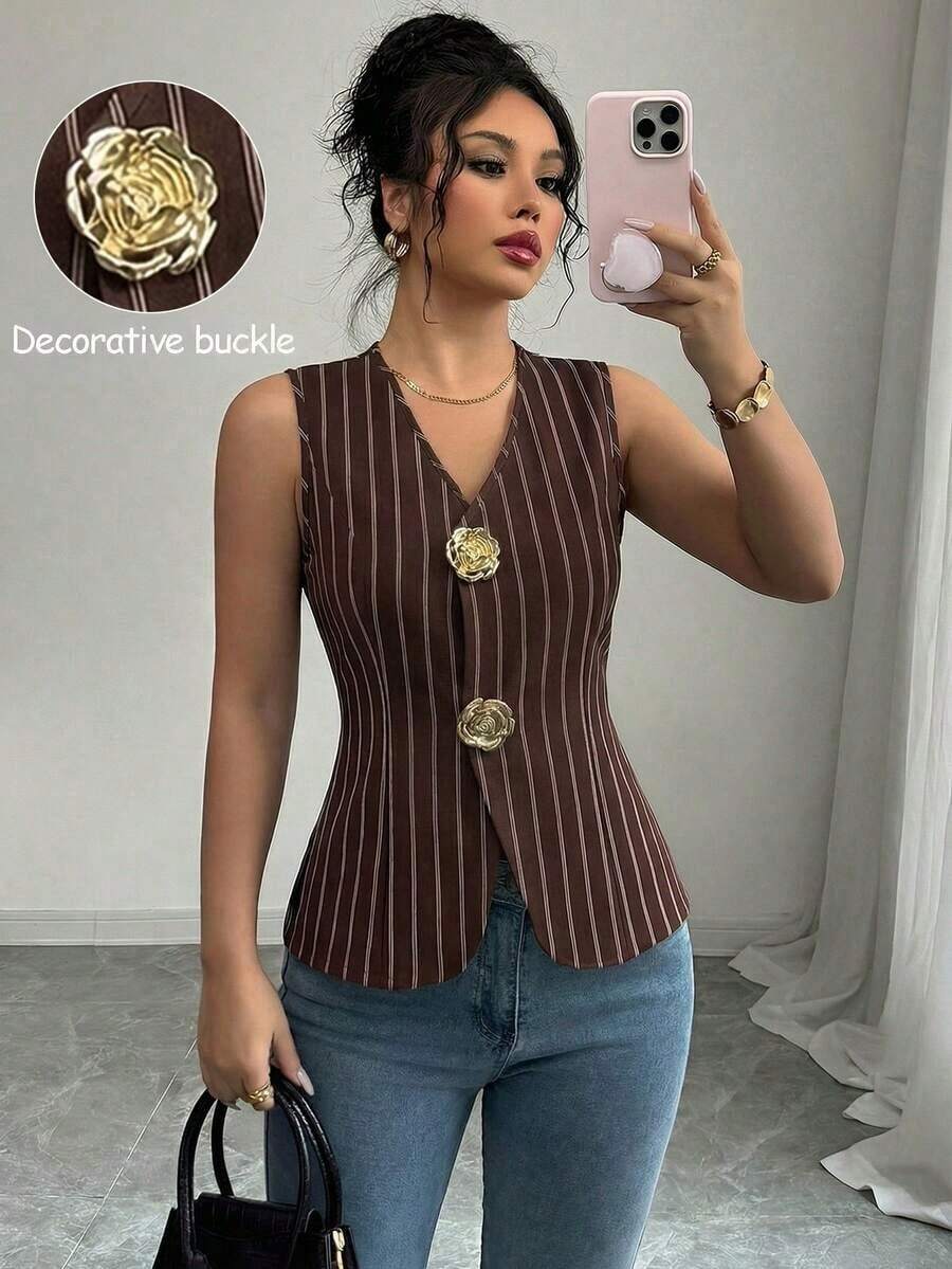 Blusa exterior con cuello en V ajustada con decoración de botones dorados con rosas - Multicolor - Ver 1
