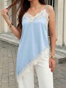 Blusa larga de satén con encaje, de tirantes finos, suave y cómoda, con diseño de bajo asimétrico, para un atuendo casual, elegante y de oficina moderno y urbano en verano - Azul - Ver 1