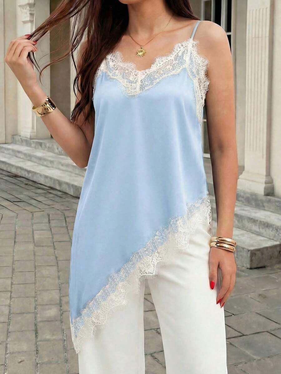 Blusa larga de satén con encaje, de tirantes finos, suave y cómoda, con diseño de bajo asimétrico, para un atuendo casual, elegante y de oficina moderno y urbano en verano - Azul - Ver 1