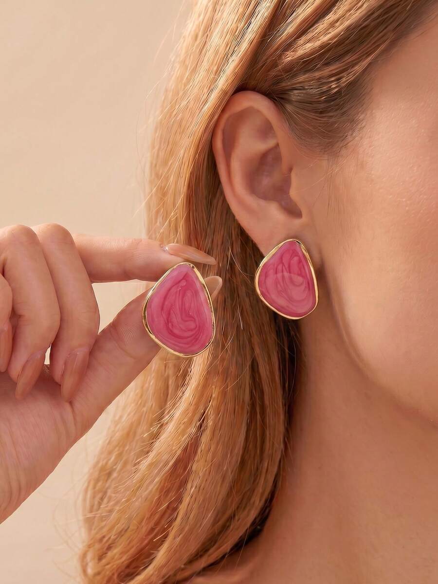 6 Paar vintage emaillierte Ohrringe, zufällige Mischung aus runden, quadratischen, tropfenförmigen, geometrischen Stilen in Schwarz, Grün, Pink, Weiß. Feine Emaille-Handwerkskunst mit kräftigen Farben, aus hypoallergenen Edelstahl gefertigt, mit vergoldeter Glanzoberfläche, minimalistisch und auffallend, strapazierfähig für den täglichen und Urlaubsgebrauch