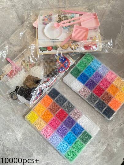 Bộ 24 hạt nhựa Perler 2.6mm, thiết kế tách màu không dính, kết hợp nhiều màu sắc, cất giữ tiện lợi và gọn gàng, độ trung thực màu cao, bộ dụng cụ thủ công DIY sáng tạo, đồ chơi sáng tạo cho gia đình, có thể kết hợp tự do thành nhiều hình dạng khác nhau, đồ chơi thủ công thư giãn giảm căng thẳng, thích hợp để trang trí nhà cửa, quà tặng cá nhân hóa, có thể dùng để làm móc khóa, đồ trang trí treo, nam châm và nhiều phụ kiện ngộ nghĩnh/dễ thương khác, tuyệt vời cho Ngày của Mẹ, mùa tốt nghiệp, tựu trường, quà tặng thời trang giữa bạn bè.