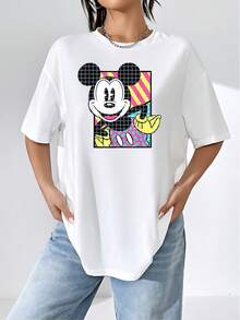 Gráfico colorido con figura sonriente de ratón clásico en estilo pop art con patrones geométricos y tonos vibrantes que transmiten alegría y energía perfecta para un look moderno camiseta de mujer  casual cómoda - Blanco - Ver 6
