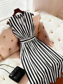 Vestido de línea A con cuello en V sin mangas, estampado de lunares y lazo en la cintura, adecuado para el Día de San Valentín y citas - Blanco y Negro - Ver 1