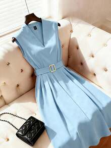 Vestido de línea A con cuello en V sin mangas, estampado de lunares y lazo en la cintura, adecuado para el Día de San Valentín y citas - Azul - Ver 1