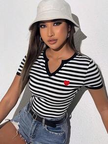 Camiseta con estampado de rayas con parche de corazón - Blanco y Negro - Ver 2