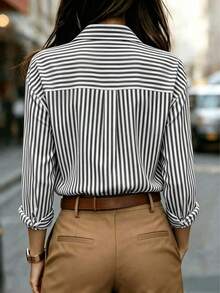 Camisa de manga larga a rayas clásica para mujer, con cuello, diseño de botones delanteros, decoración de bolsillo, adecuada para oficina y uso casual en primavera, verano, otoño e invierno - Negro - Ver 2