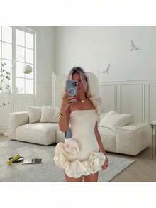 Dress With Floral Tulle Waist With Ruffles And Fitted Strapless One-Shoulder Skirt. - Black - View 6