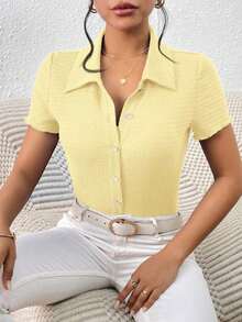 Frenchy Camiseta unicolor con botón delantero - Amarillo - Ver 5
