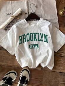 Camiseta con Estampado "BROOKLYN U.S.A." en Estilo Universitario, Playera de Mujer con Diseño Retro Americano y Tipografía Clásica, Top Casual con Toque Streetwear - Blanco - Ver 8