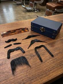 复古胡子装扮，适合愚人节、万圣节、狂欢节：与朋友一起扮演各种角色，充满乐趣和仪式感。公司团建/年会、家庭聚会：破冰利器，用胡子打破尴尬，让每个人都迅速融入其中。 - 彩色 - 查看 7