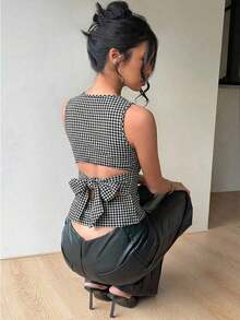 Blusa sin espalda y sin mangas con cuello redondo y lazo para el uso diario y viajes de la mujer - Blanco y Negro - Ver 7