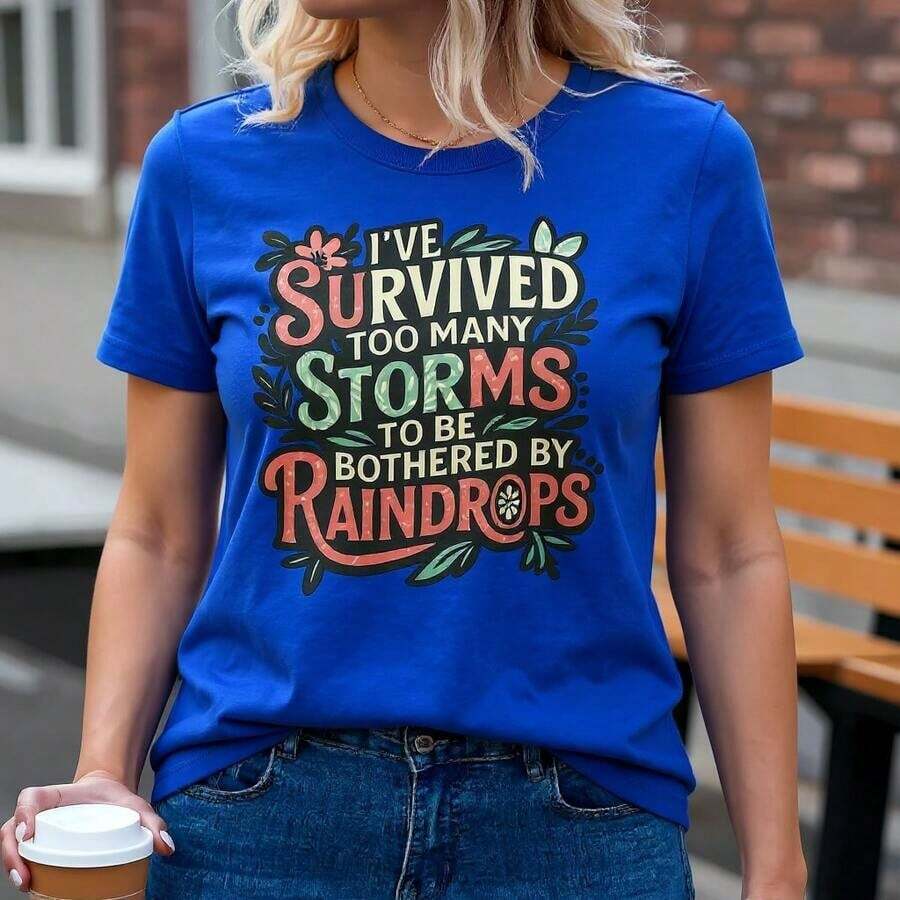 Camiseta gráfica vintage de algodón para mujer de talla grande, con estampado motivacional "He sobrevivido a demasiadas tormentas", cuello redondo, manga corta, corte holgado, tallas grandes, camiseta suave y transpirable para uso diario. - Azul - Ver 1
